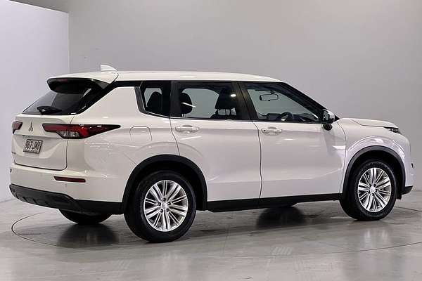 2023 Mitsubishi Outlander ES ZM