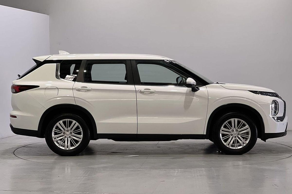 2023 Mitsubishi Outlander ES ZM