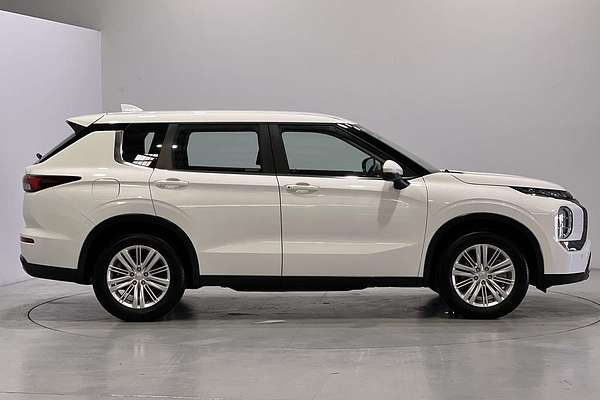 2023 Mitsubishi Outlander ES ZM