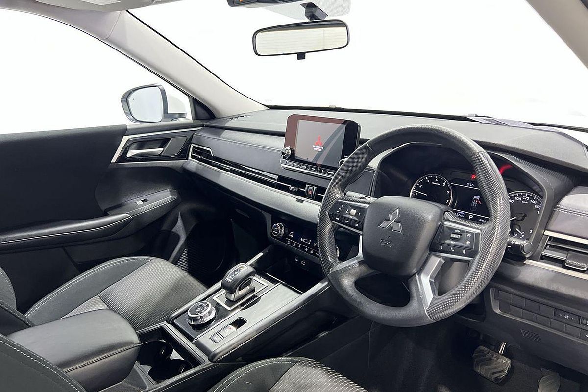 2023 Mitsubishi Outlander ES ZM