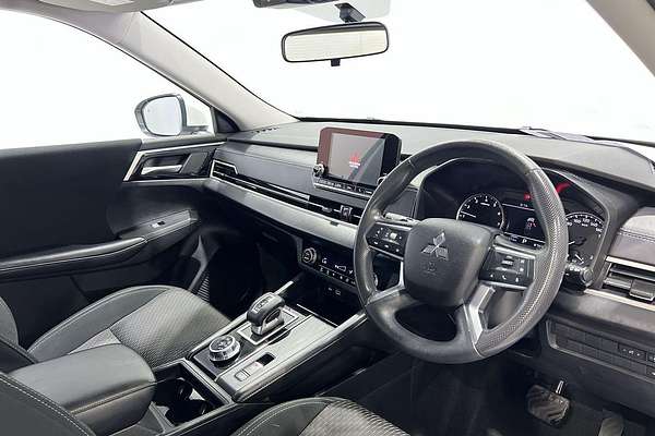 2023 Mitsubishi Outlander ES ZM