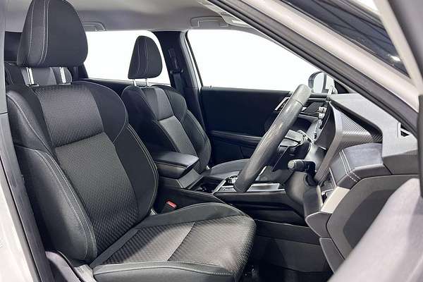 2023 Mitsubishi Outlander ES ZM