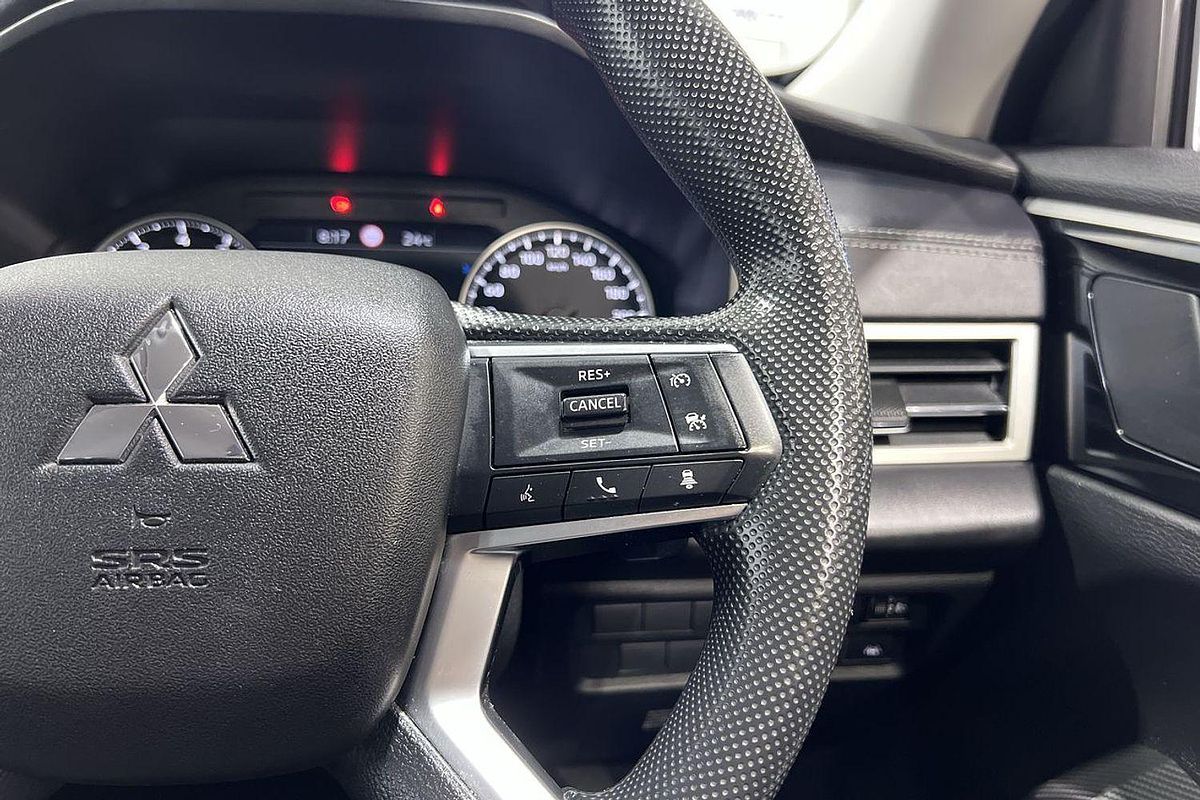 2023 Mitsubishi Outlander ES ZM