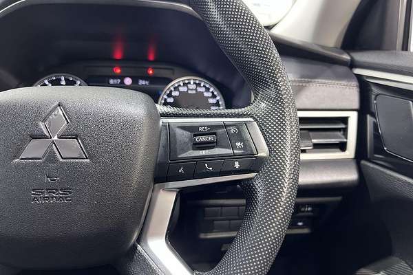 2023 Mitsubishi Outlander ES ZM