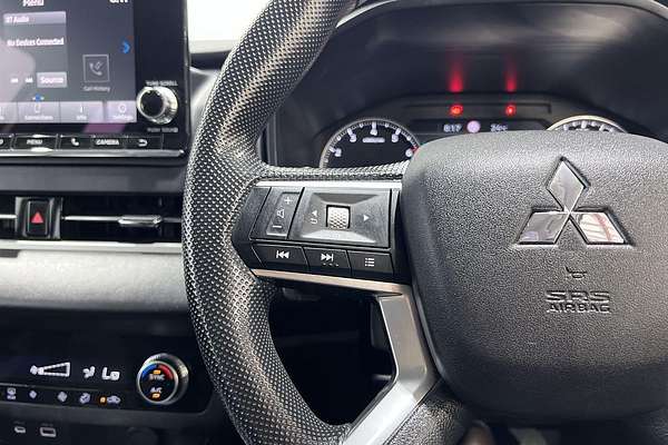 2023 Mitsubishi Outlander ES ZM