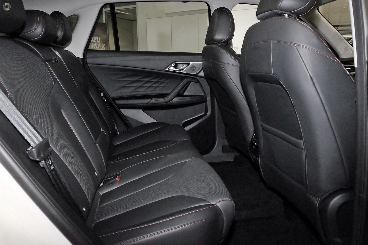 2025 MG HS Super Hybrid Essence AS33P