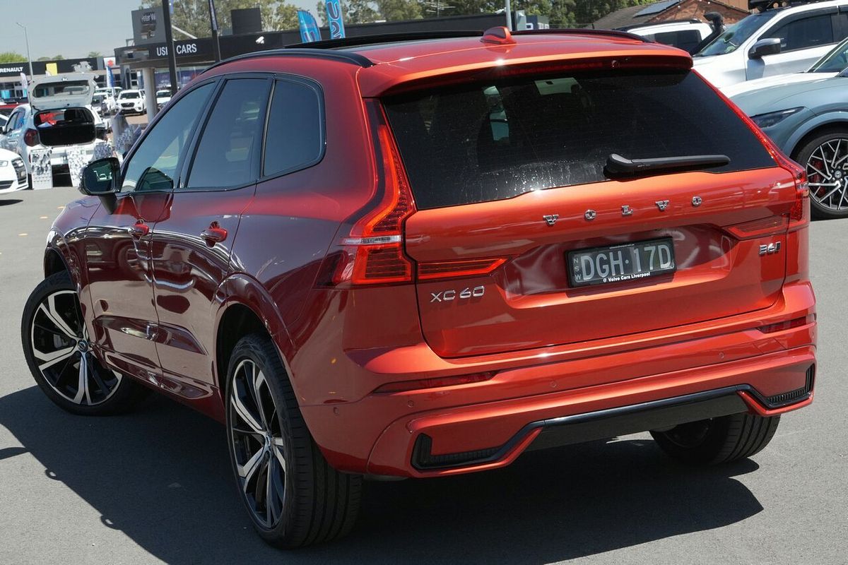 2022 Volvo XC60 B6 R-Design