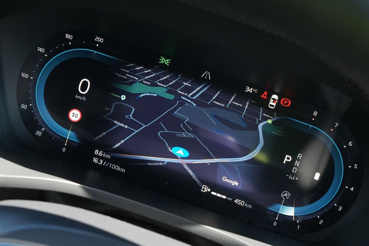 2022 Volvo XC60 B6 R-Design