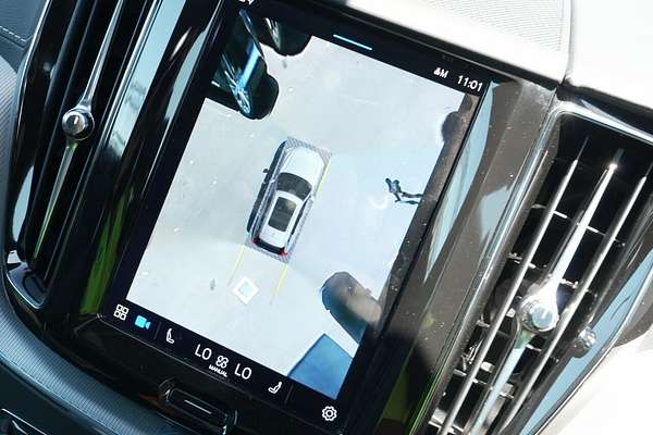 2022 Volvo XC60 B6 R-Design