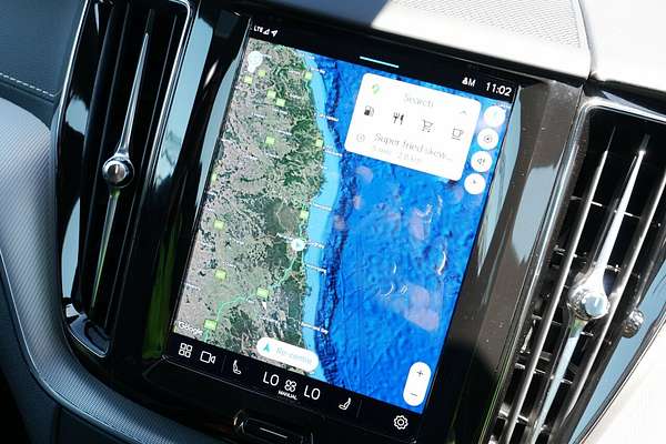 2022 Volvo XC60 B6 R-Design