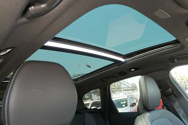 2022 Volvo XC60 B6 R-Design