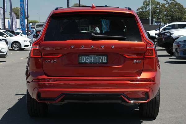 2022 Volvo XC60 B6 R-Design