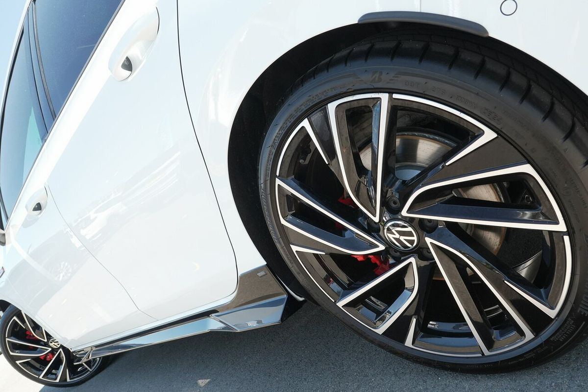 2024 Volkswagen Golf GTI 8