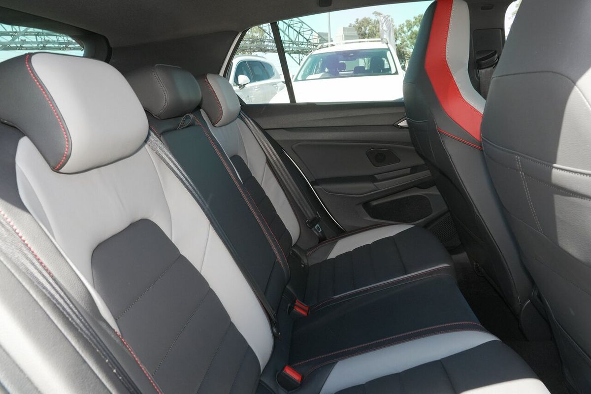 2024 Volkswagen Golf GTI 8