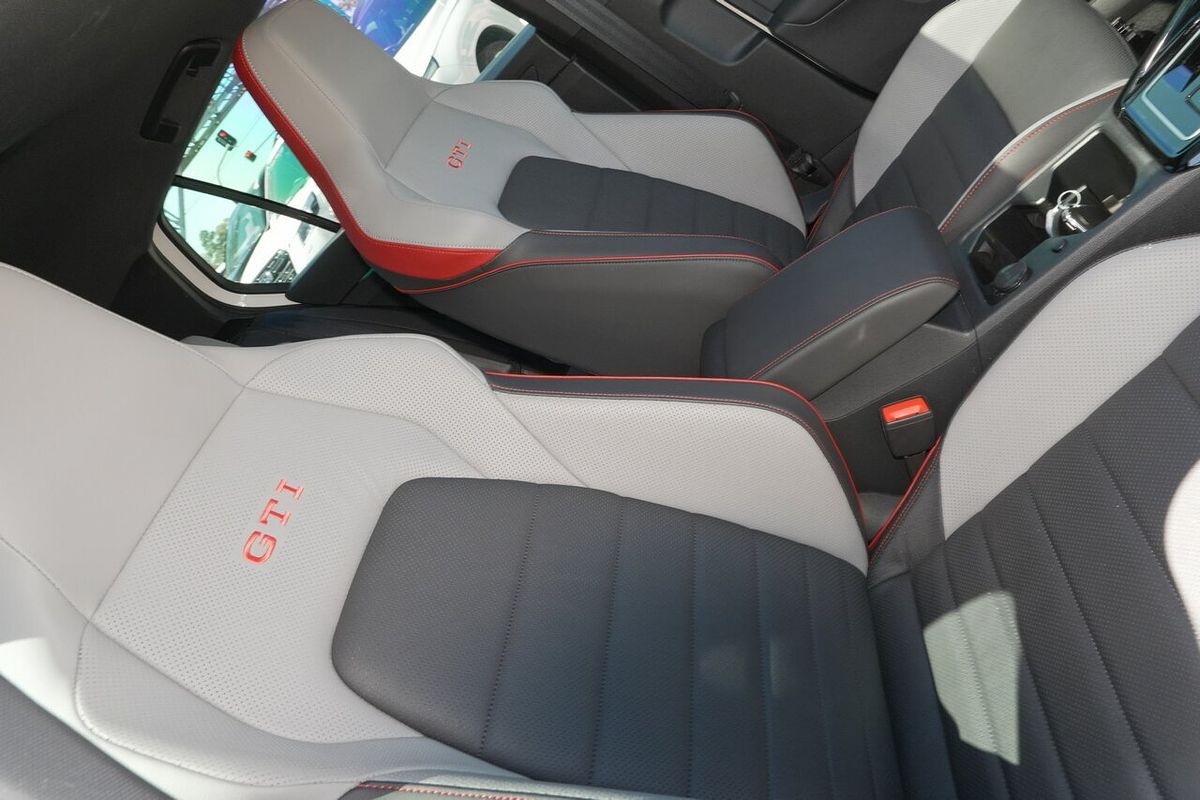 2024 Volkswagen Golf GTI 8