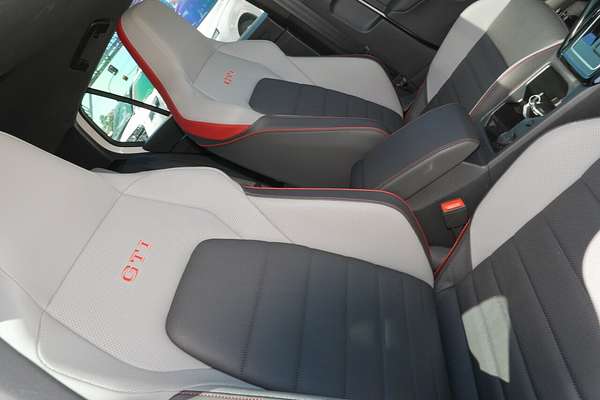 2024 Volkswagen Golf GTI 8