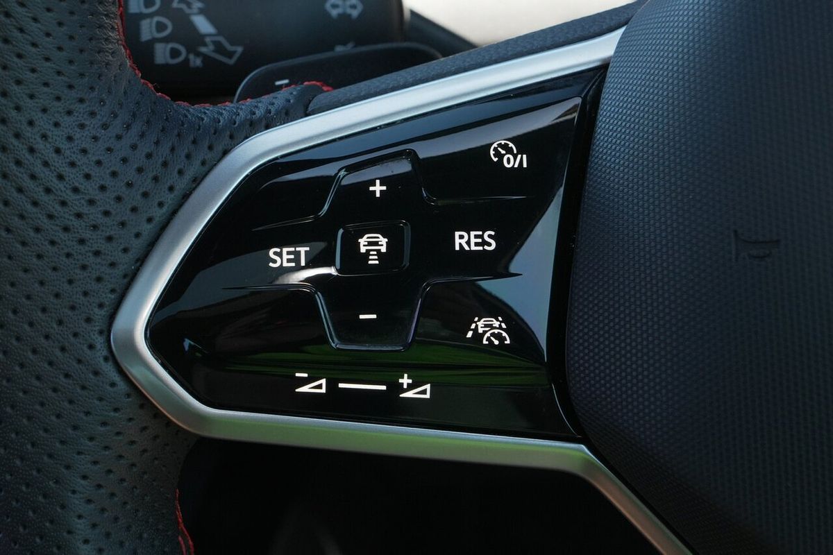 2024 Volkswagen Golf GTI 8