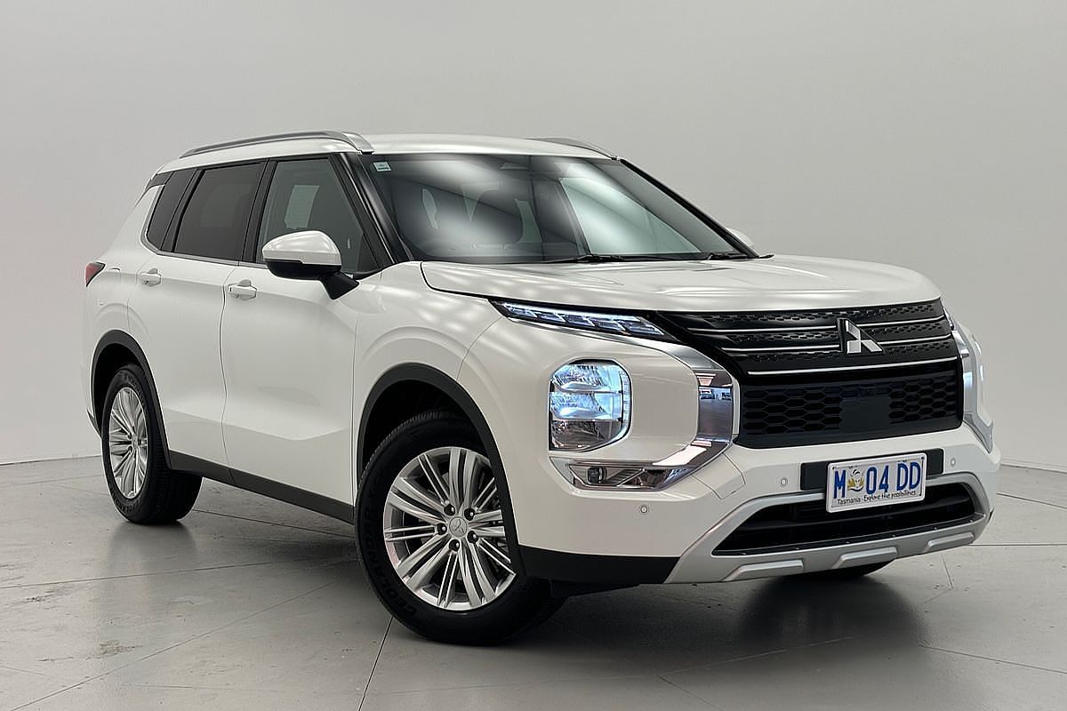 2024 Mitsubishi Outlander LS ZM