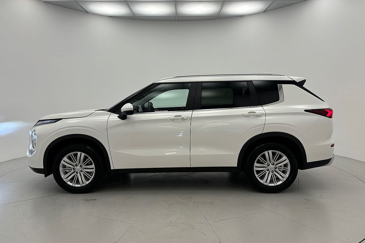 2024 Mitsubishi Outlander LS ZM