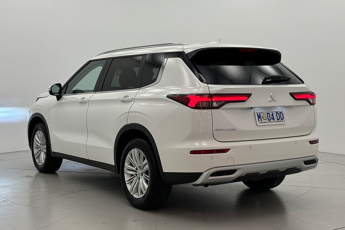 2024 Mitsubishi Outlander LS ZM