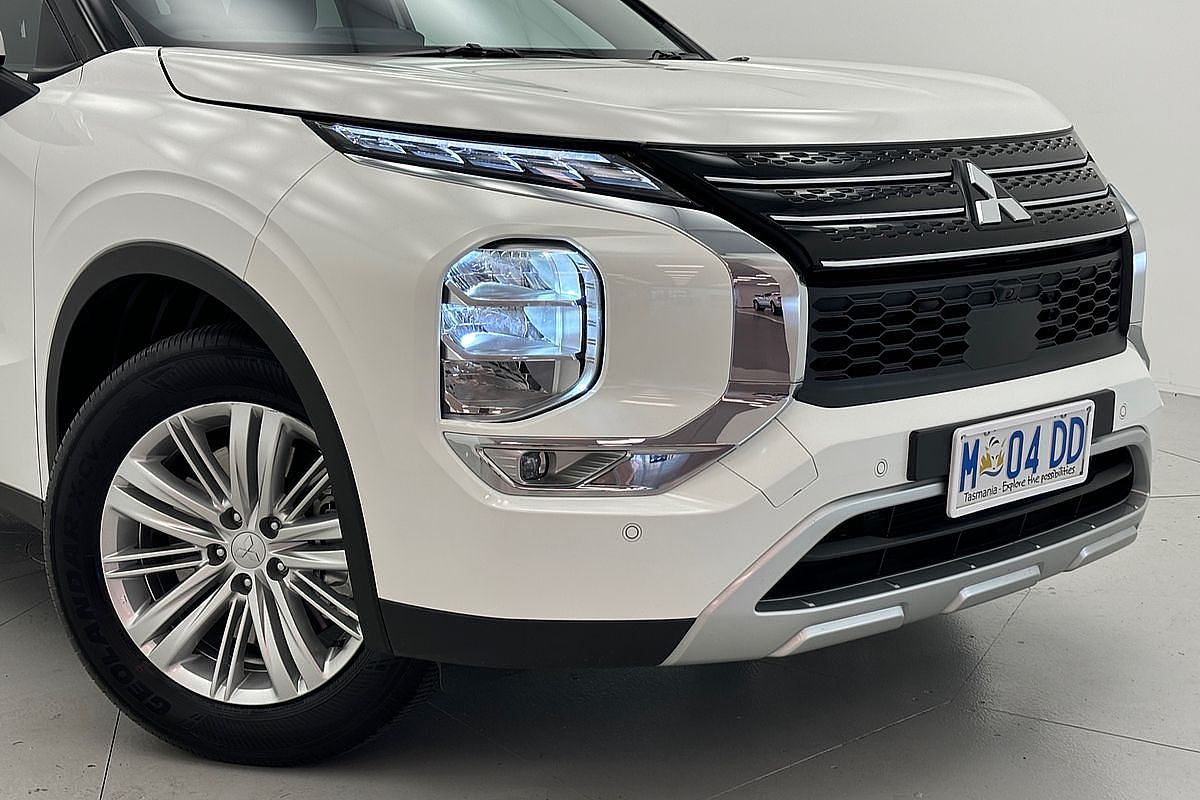 2024 Mitsubishi Outlander LS ZM