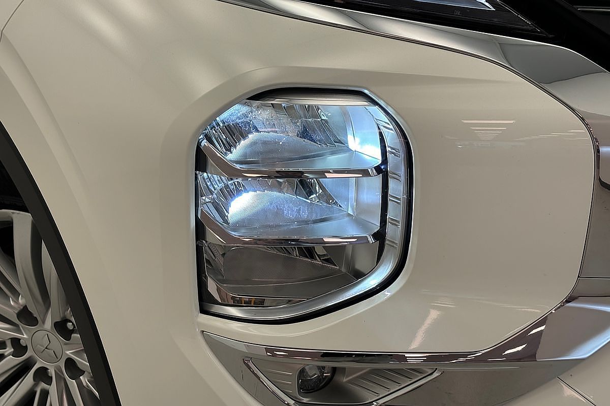 2024 Mitsubishi Outlander LS ZM