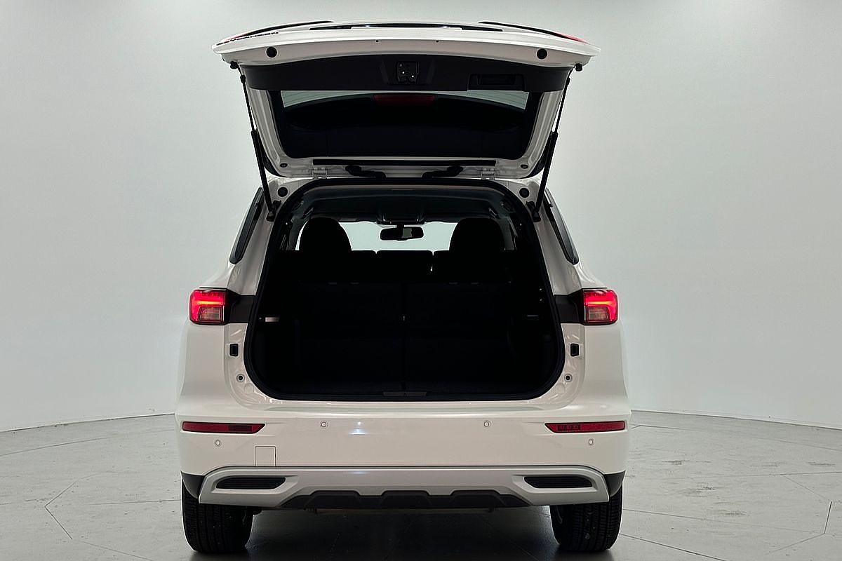 2024 Mitsubishi Outlander LS ZM