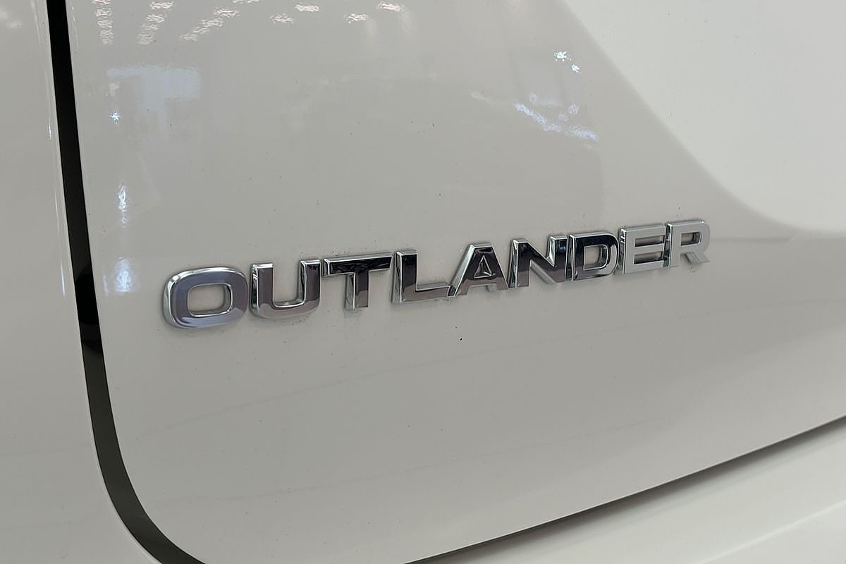 2024 Mitsubishi Outlander LS ZM