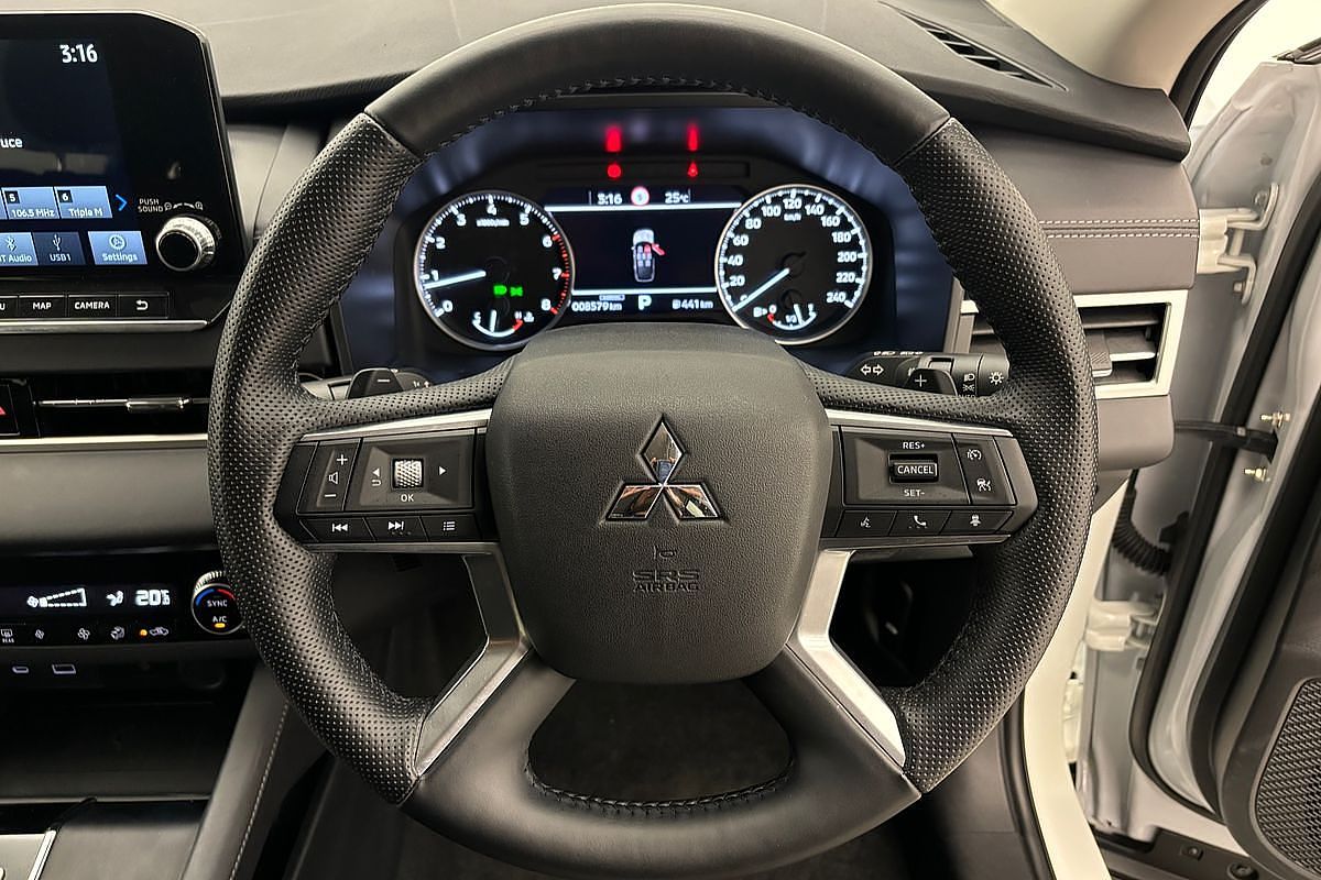 2024 Mitsubishi Outlander LS ZM