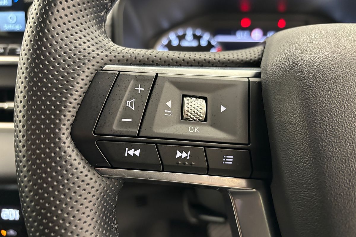 2024 Mitsubishi Outlander LS ZM