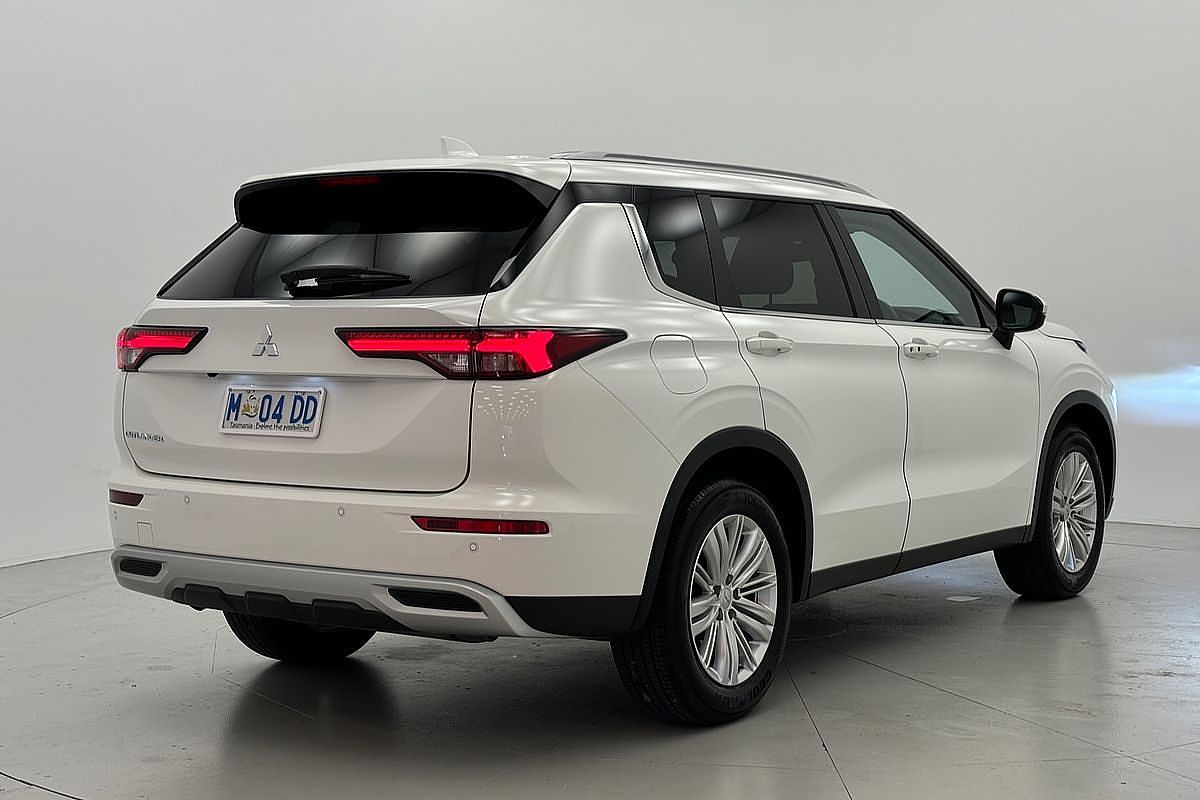 2024 Mitsubishi Outlander LS ZM