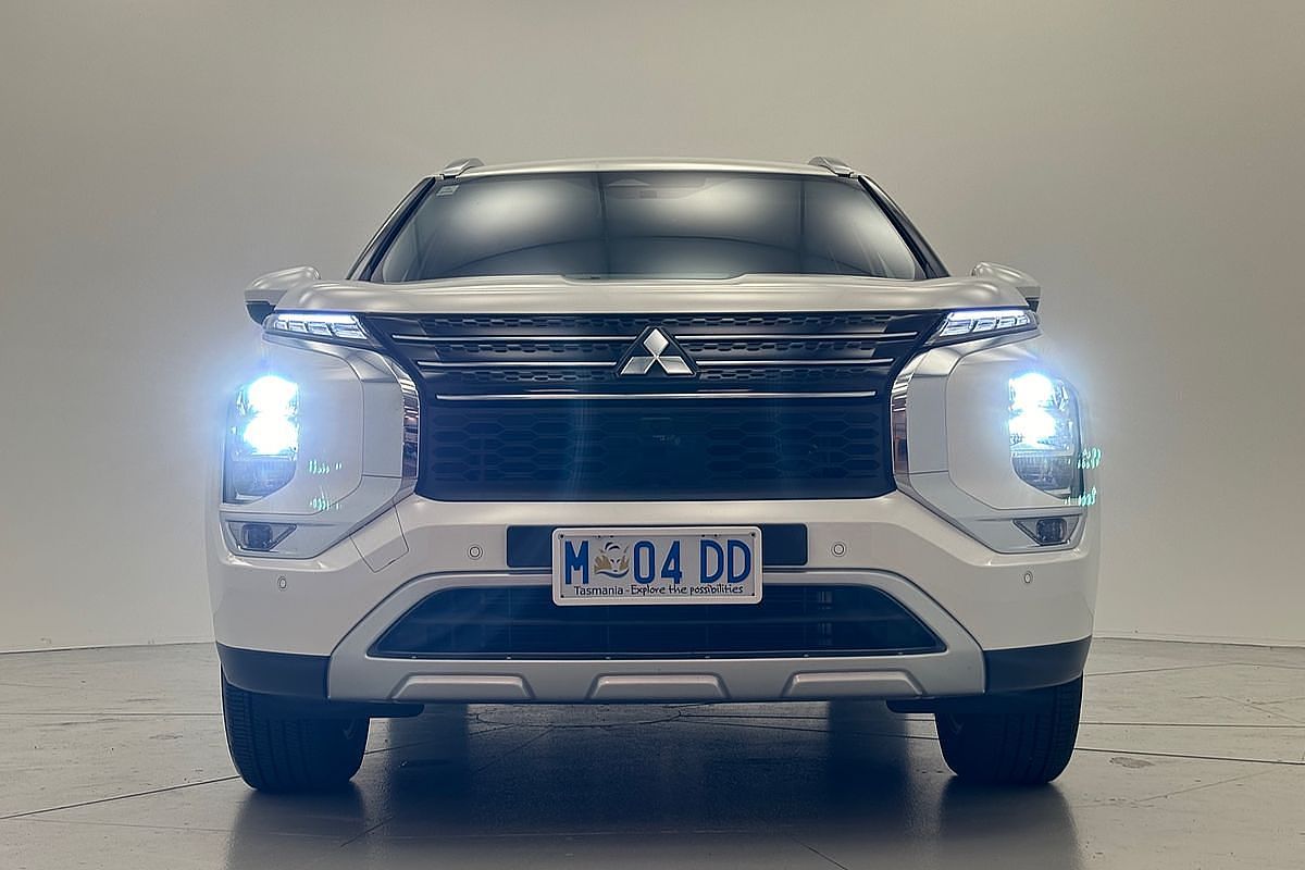 2024 Mitsubishi Outlander LS ZM