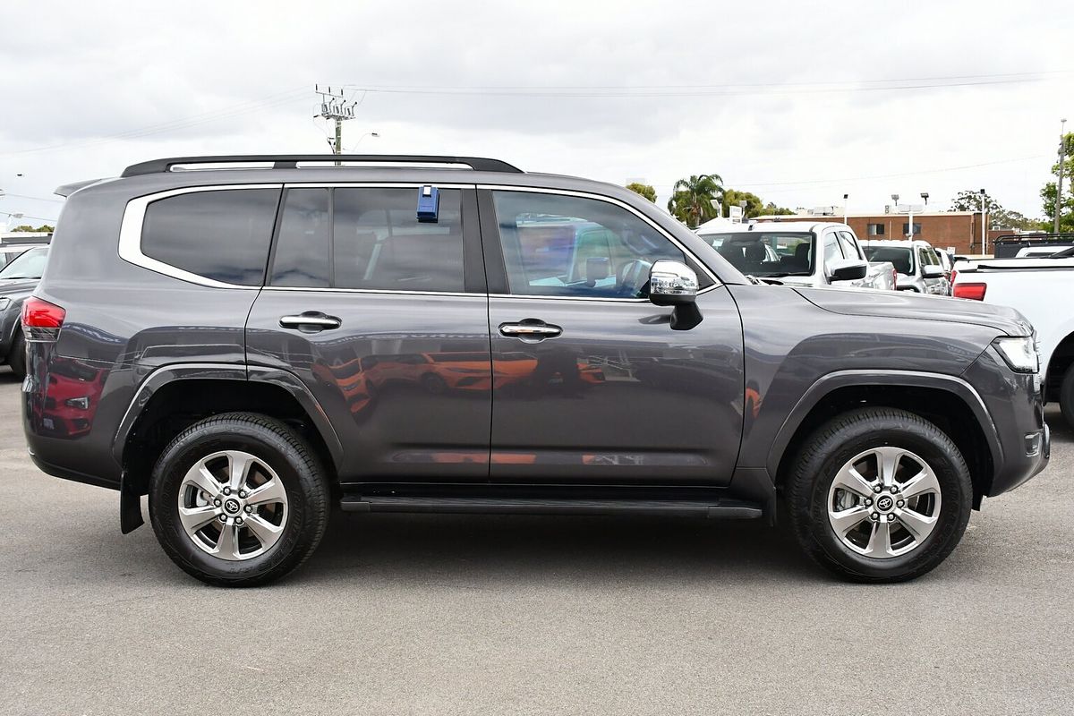 2023 Toyota Landcruiser Sahara FJA300R