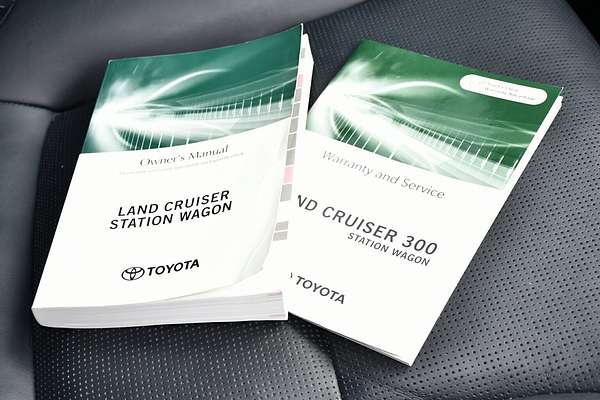 2023 Toyota Landcruiser Sahara FJA300R