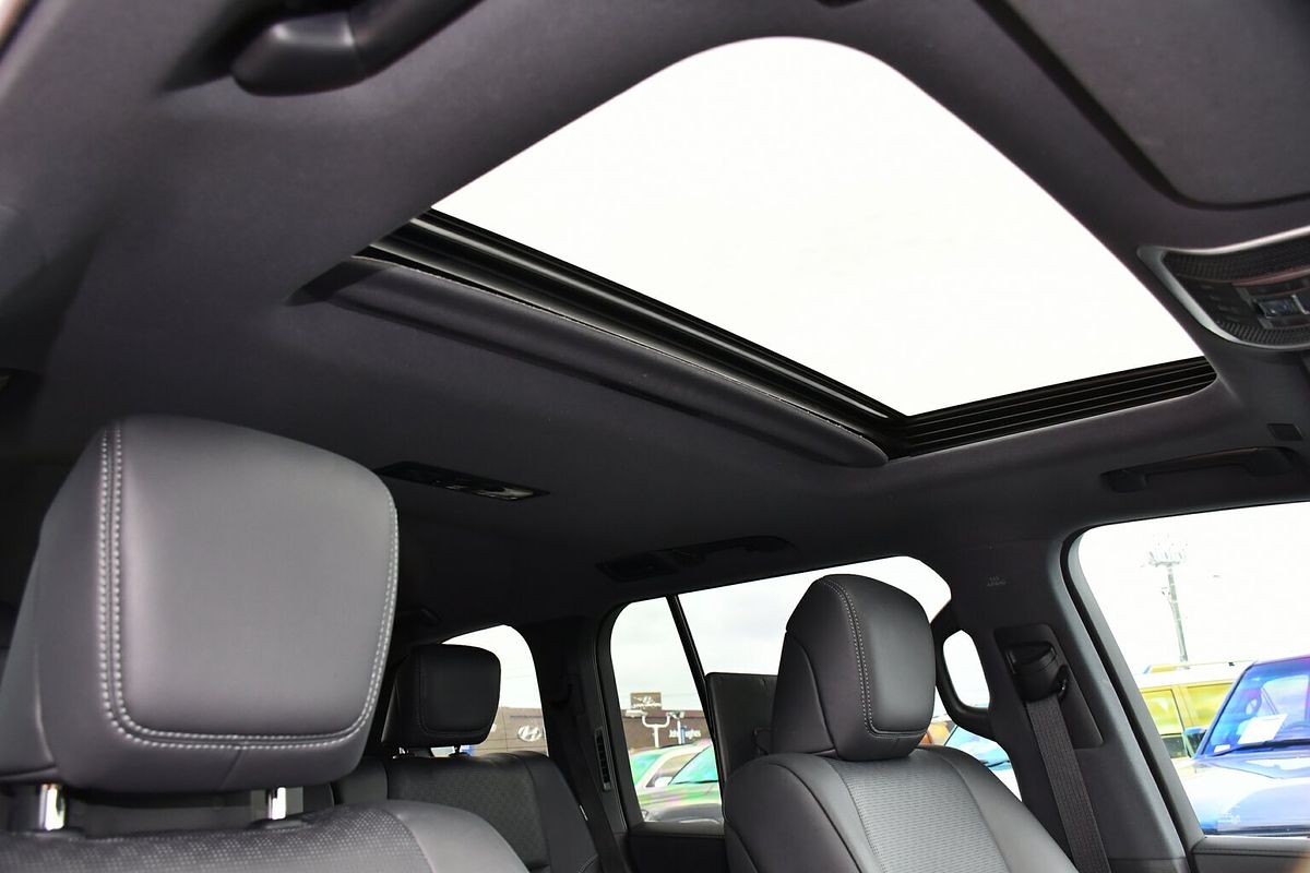 2023 Toyota Landcruiser Sahara FJA300R