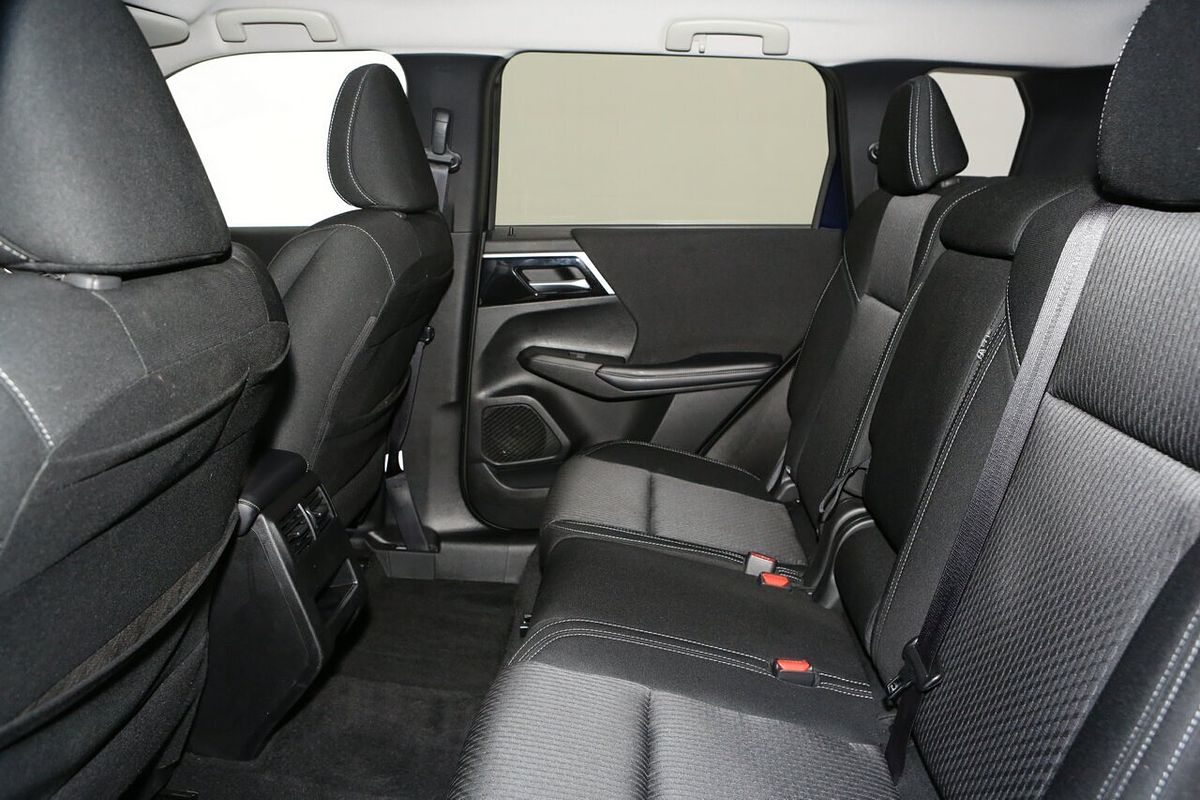 2024 Mitsubishi Outlander LS ZM