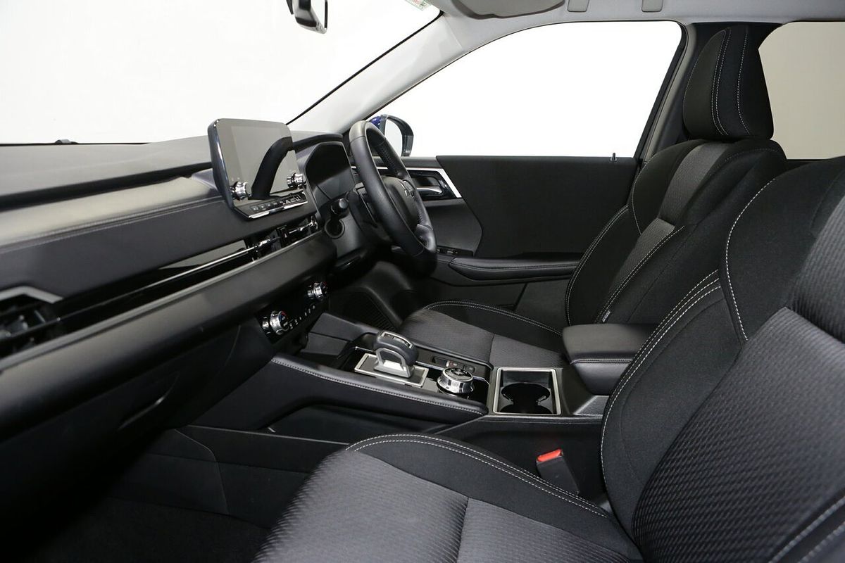 2024 Mitsubishi Outlander LS ZM