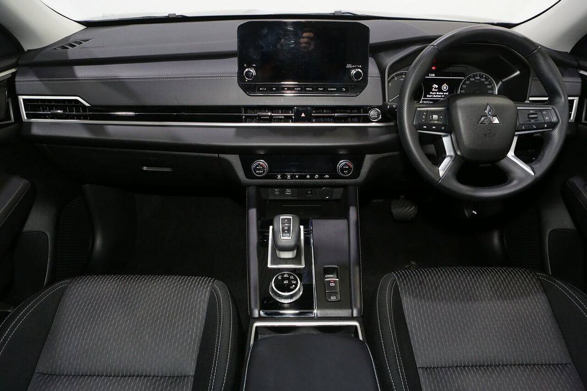 2024 Mitsubishi Outlander LS ZM