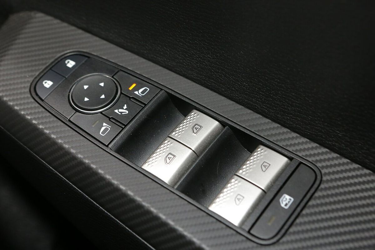 2024 Mitsubishi Outlander LS ZM