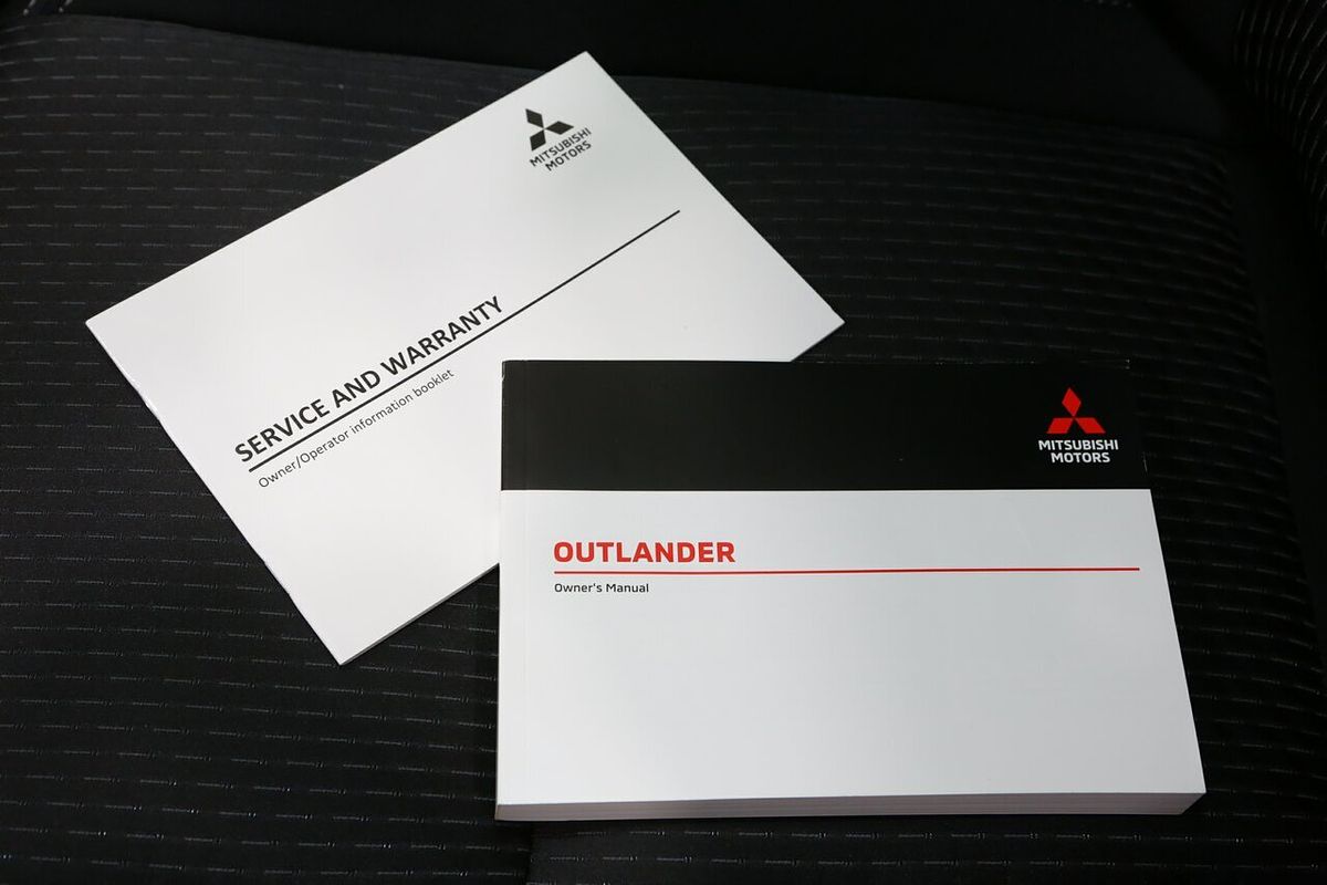 2024 Mitsubishi Outlander LS ZM