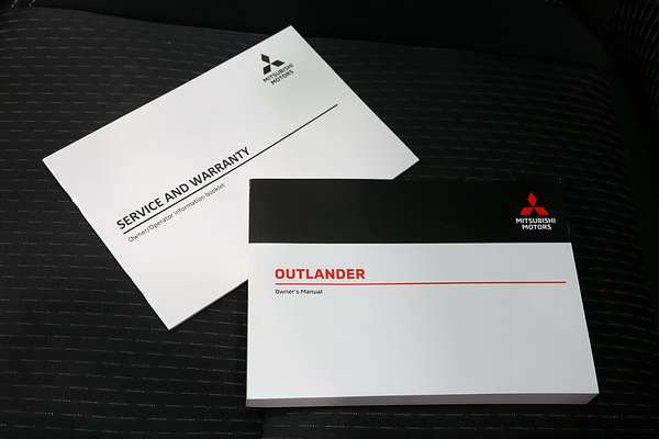 2024 Mitsubishi Outlander LS ZM