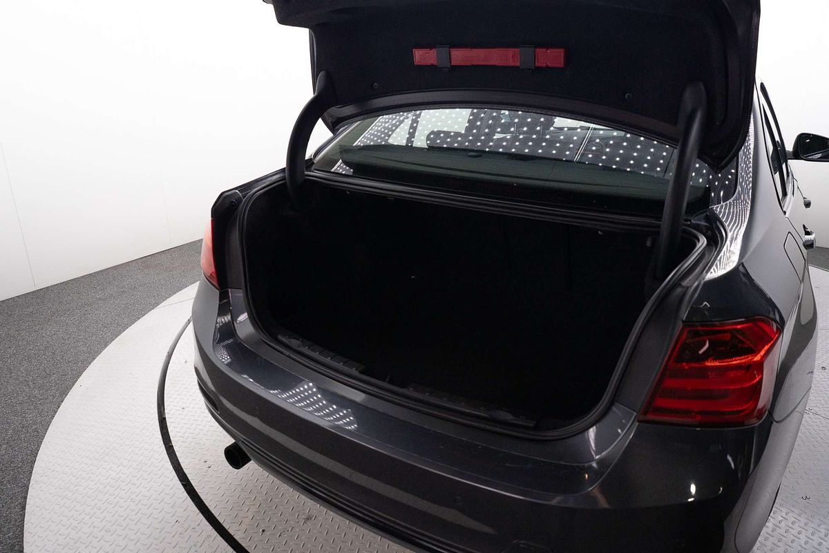 2012 BMW 3 Series 320i F30