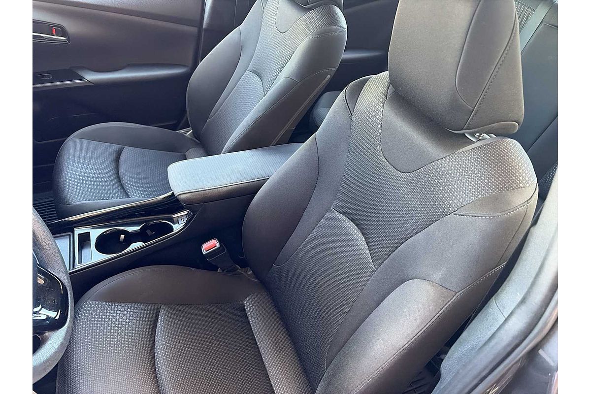 2022 Toyota Prius LE