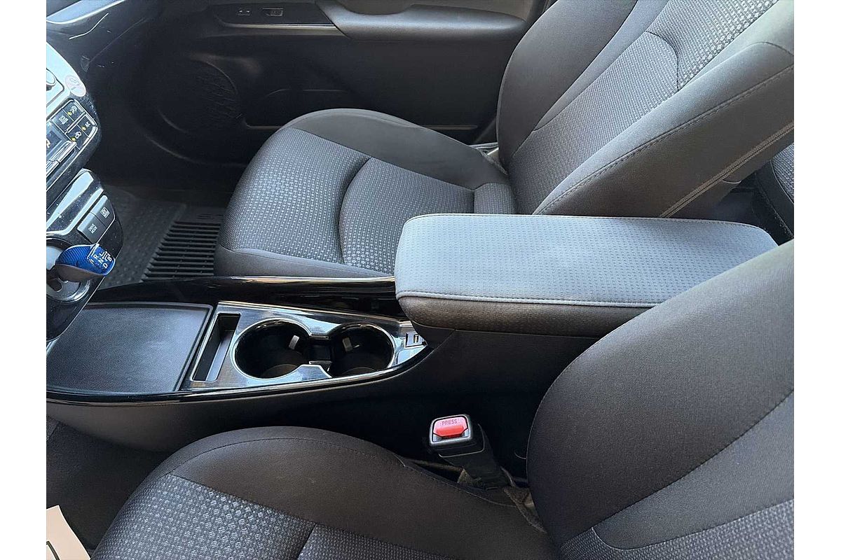 2022 Toyota Prius LE