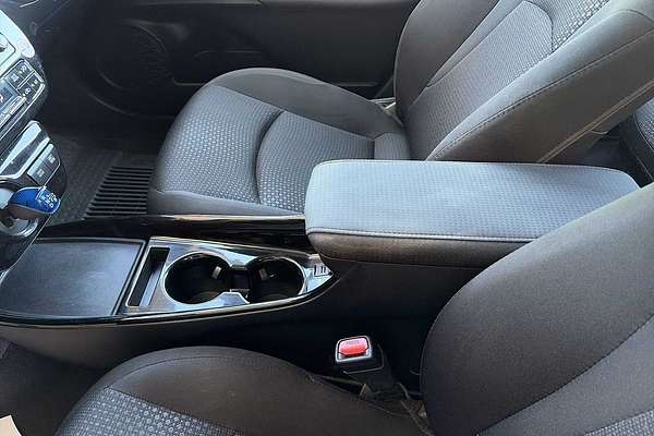 2022 Toyota Prius LE