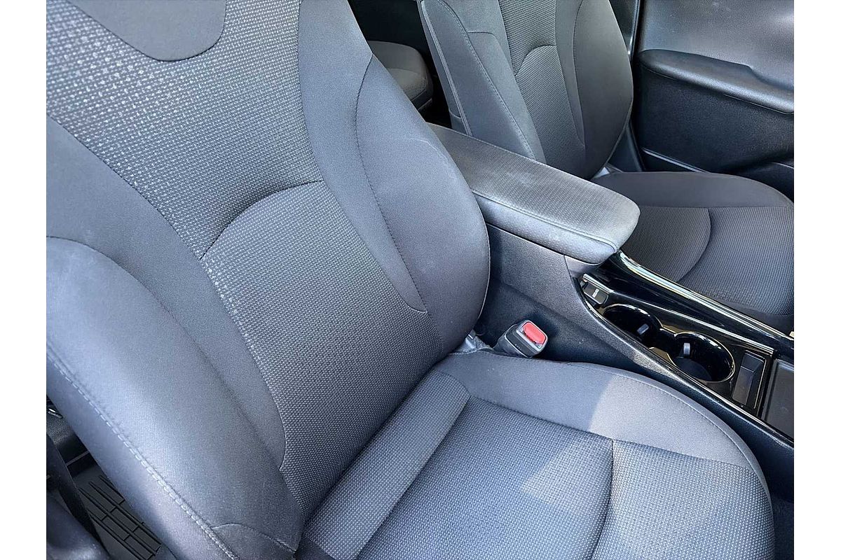 2022 Toyota Prius LE