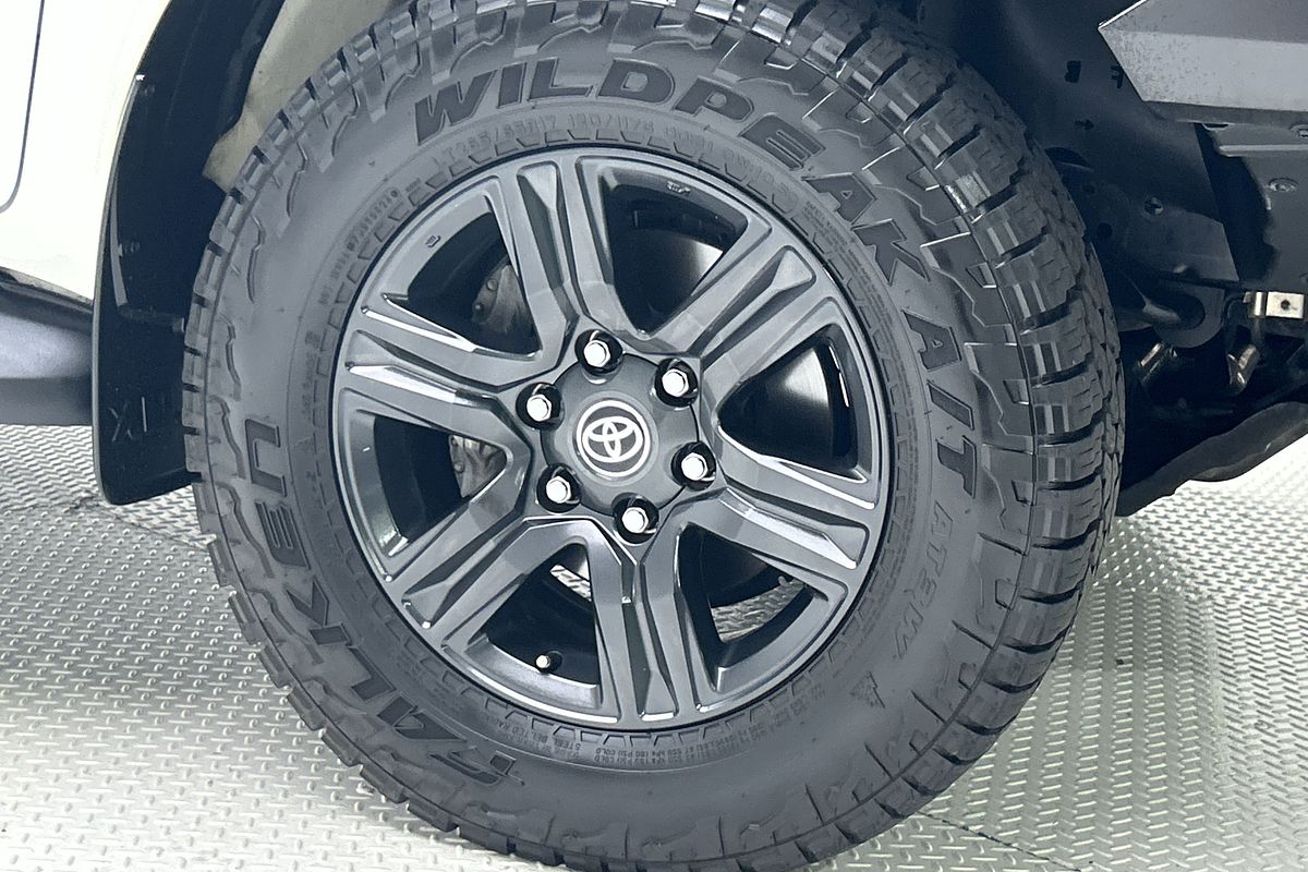 2024 Toyota Hilux SR GUN126R 4X4