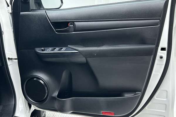 2024 Toyota Hilux SR GUN126R 4X4