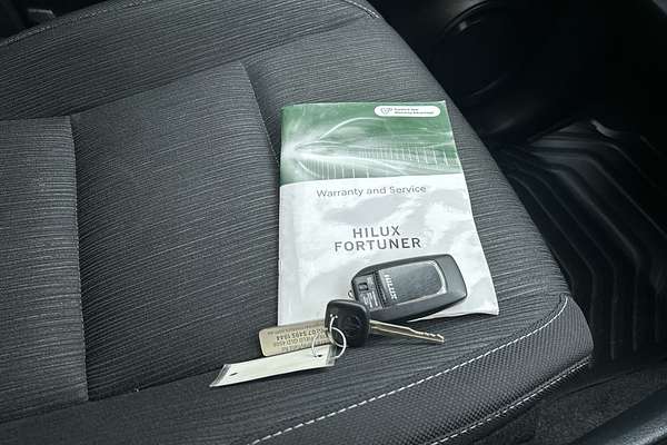 2024 Toyota Hilux SR GUN126R 4X4