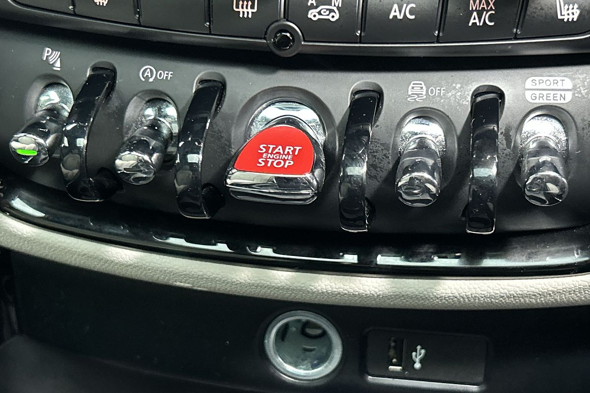 2023 MINI Clubman Cooper S MINI Yours F54 LCI